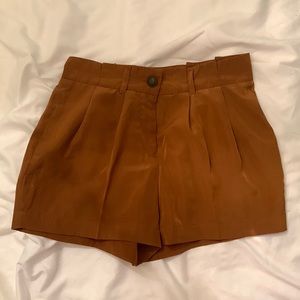 High-waisted caramel shorts